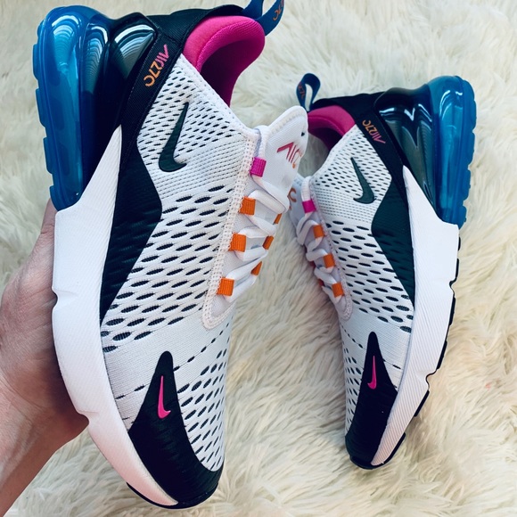 Nike Shoes - Nike Air Max 270